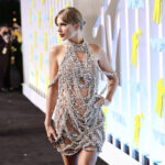 błyszcząca sukienka - stylizacja Taylor Swift