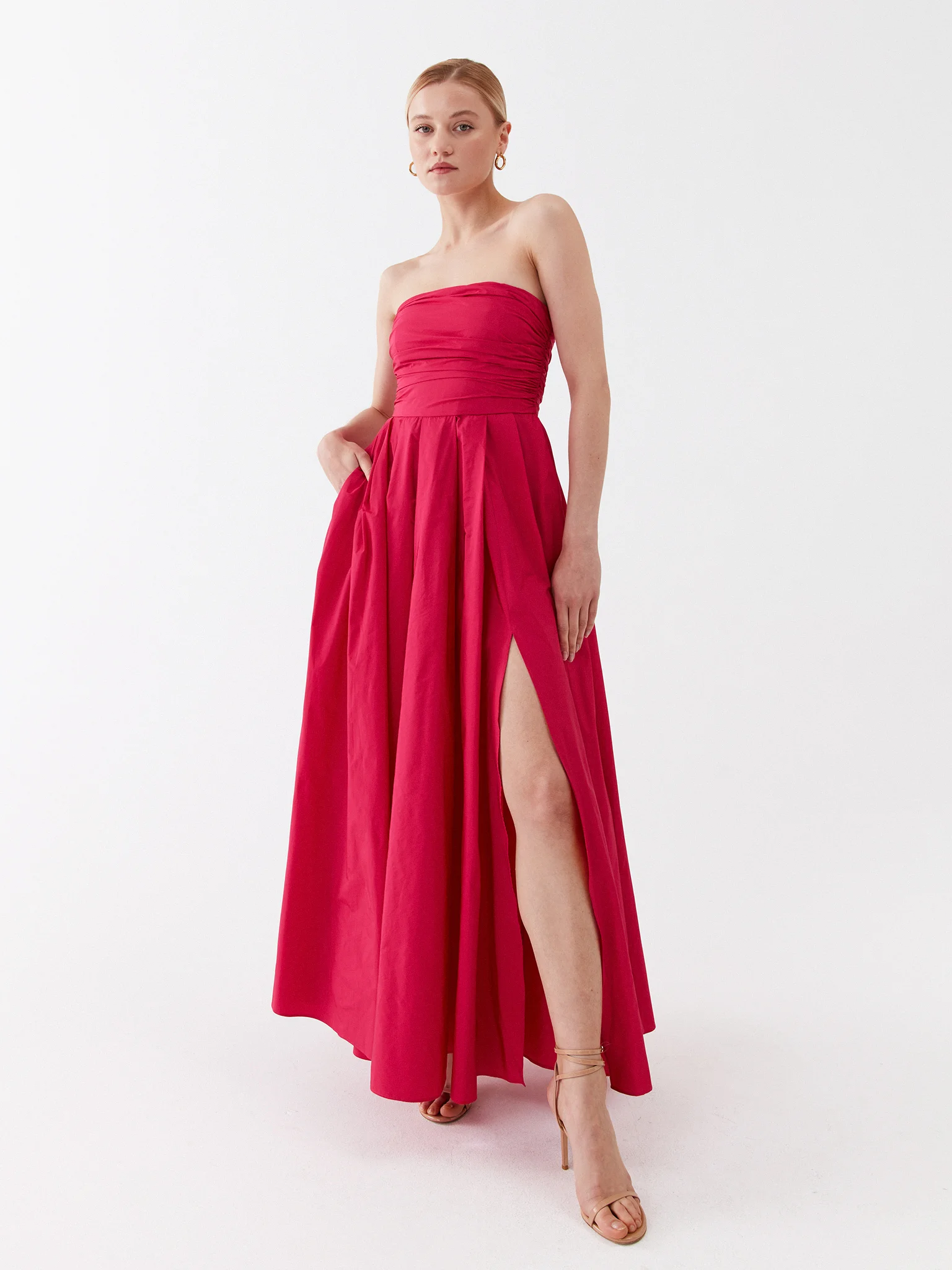 czerwona sukienka maxi