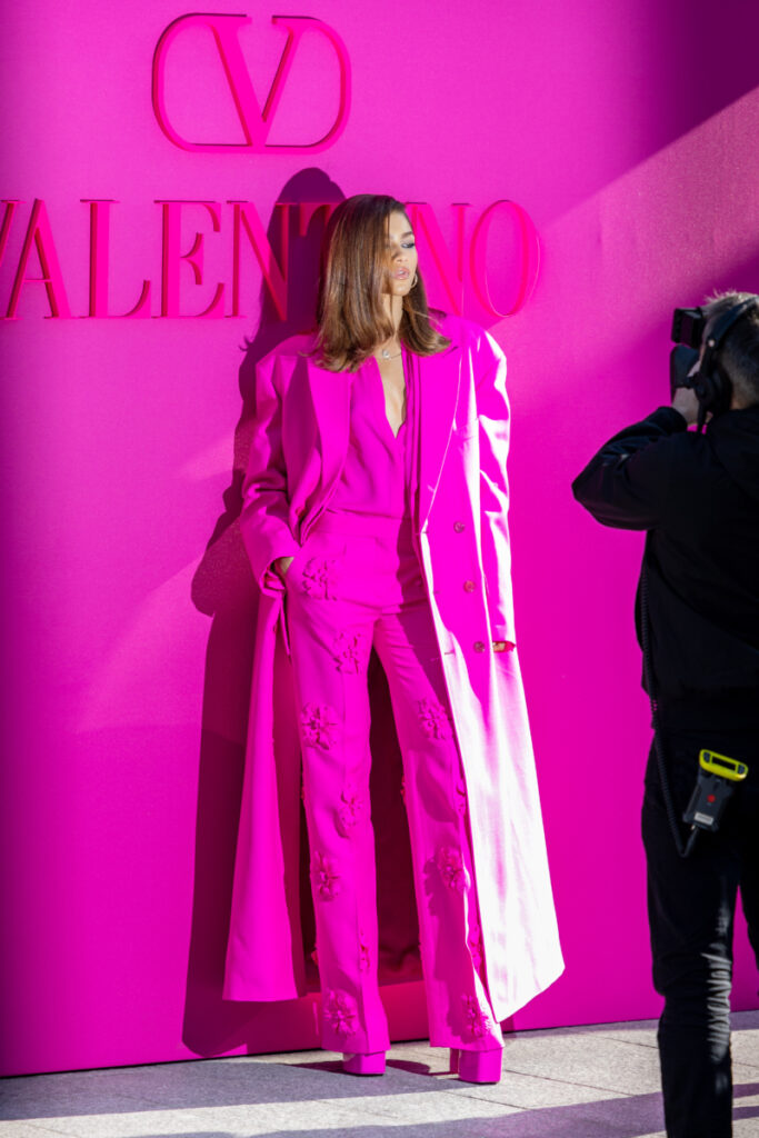 Zendaya w różowym looku na pokazie Valentino