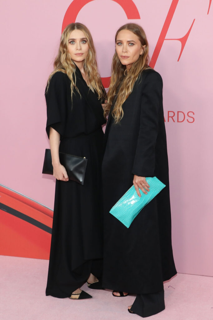 bliźniaczki Olsen w ubraniach quiet luxury style