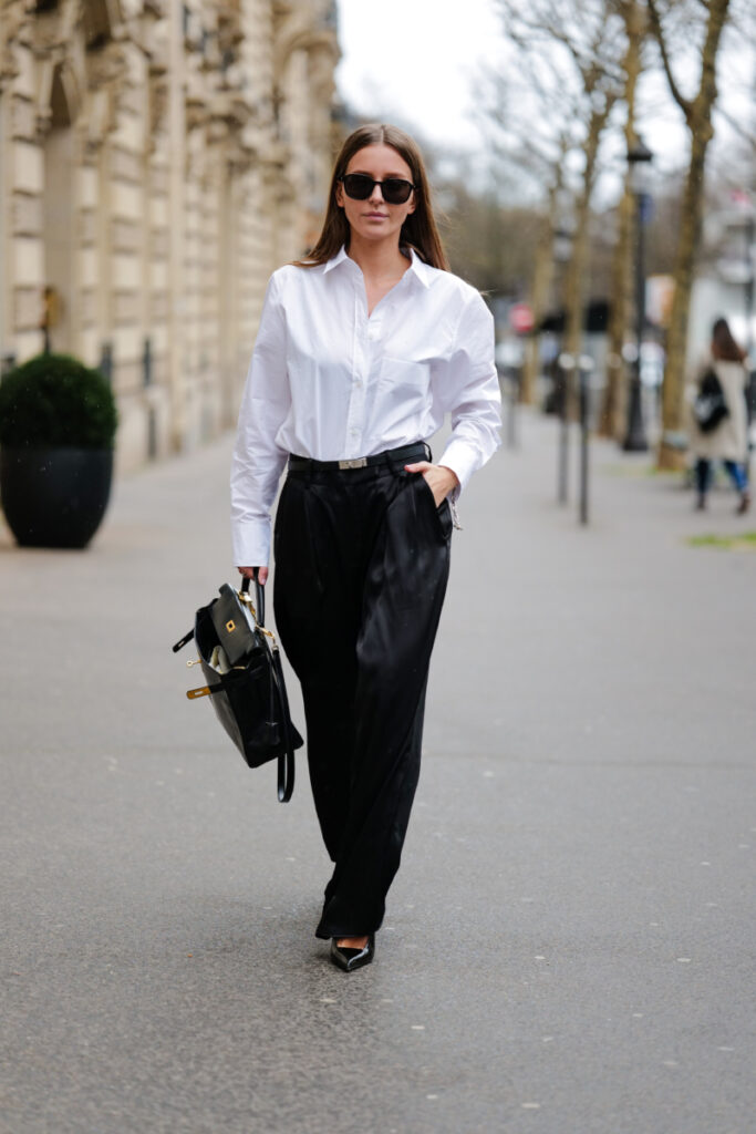 elegancko ubrana businesswoman w białej koszuli z aktówką