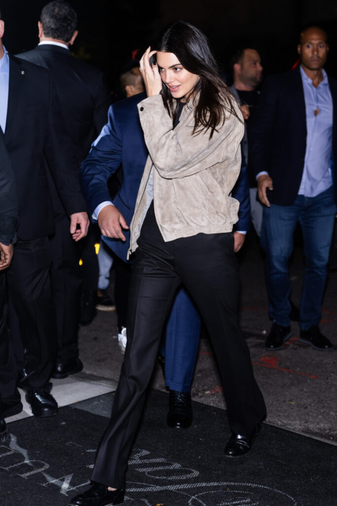 Eleganckie spodnie damskie z prostymi nogawkami Kendall Jenner