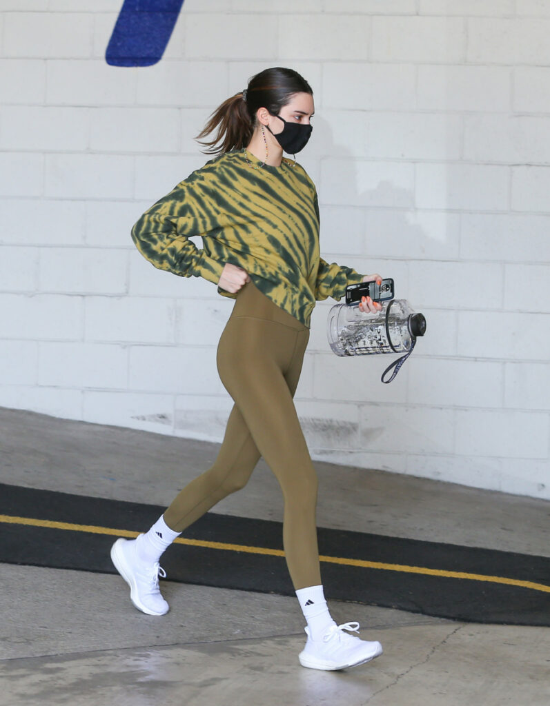 Jakie buty na siłownię? Kendall Jenner
