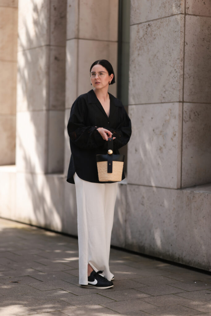 smart casual damski, stylizacja z koszulą oversize