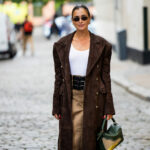 czekoladowy płaszcz w stylu old money