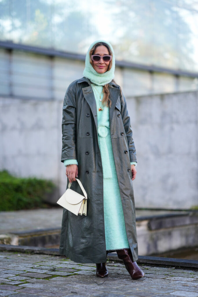 Kolorowa kominiarka – gdy neutralny look potrzebuje twistu