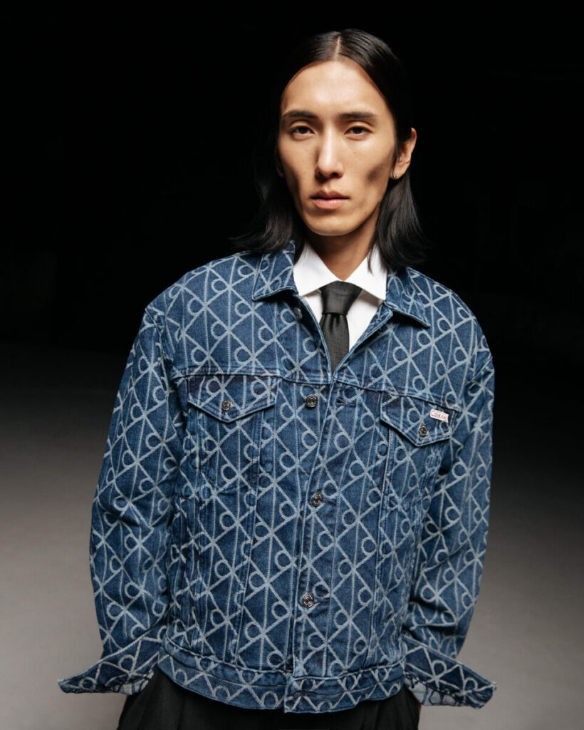 stylizacja elegancka z krawatem