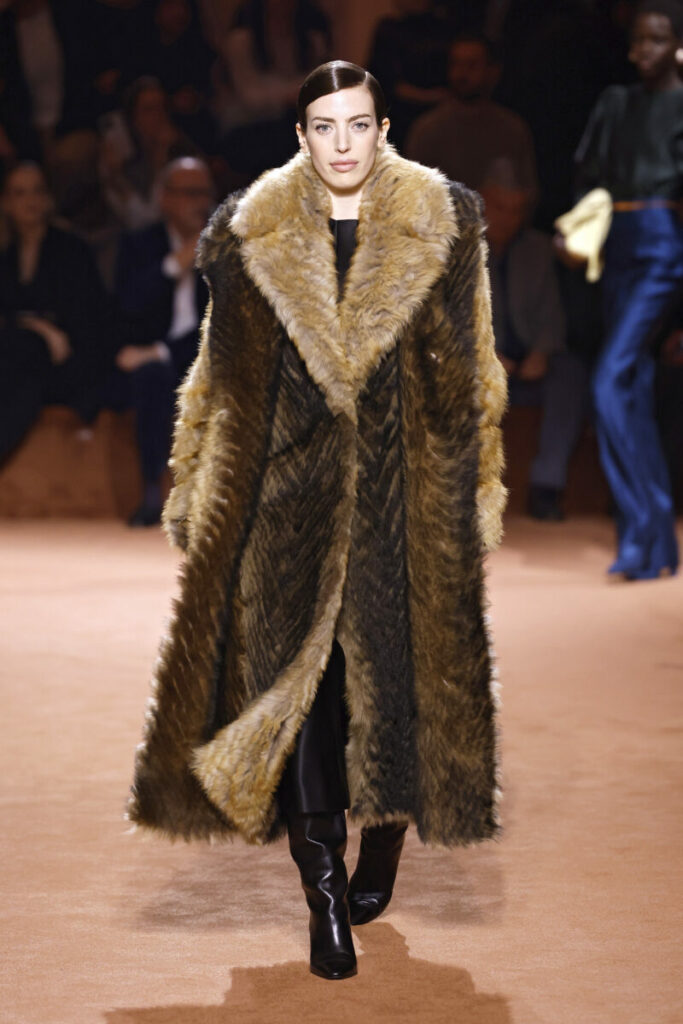 sztuczne futro w stylizacji z pokazu mody Fendi, FW 2025/2026 