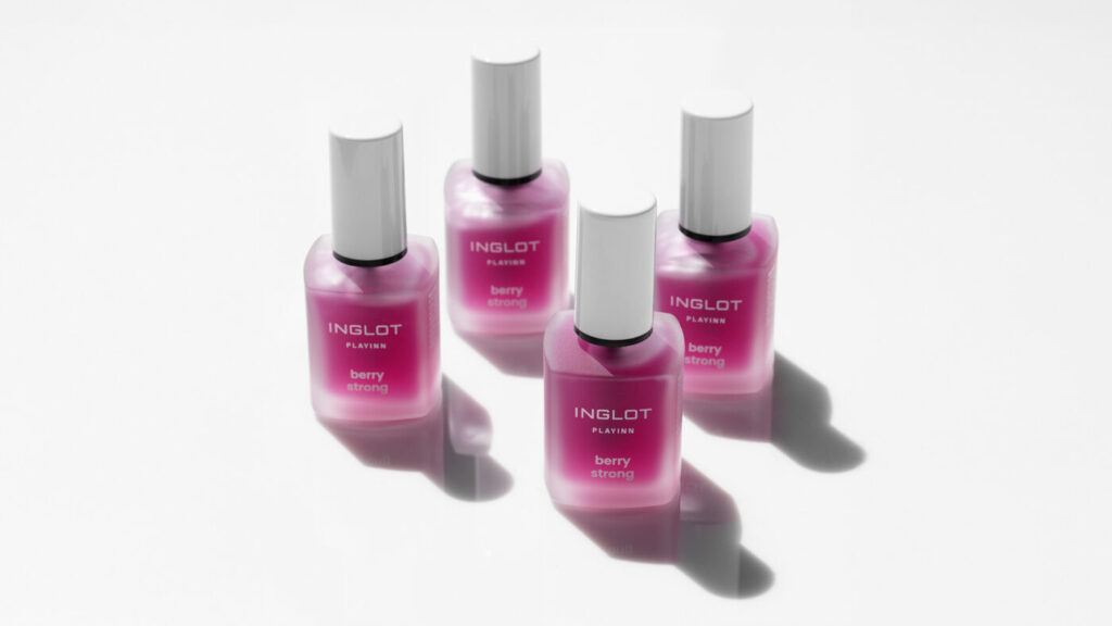 Naked nails – naturalny manicure, który robi efekt