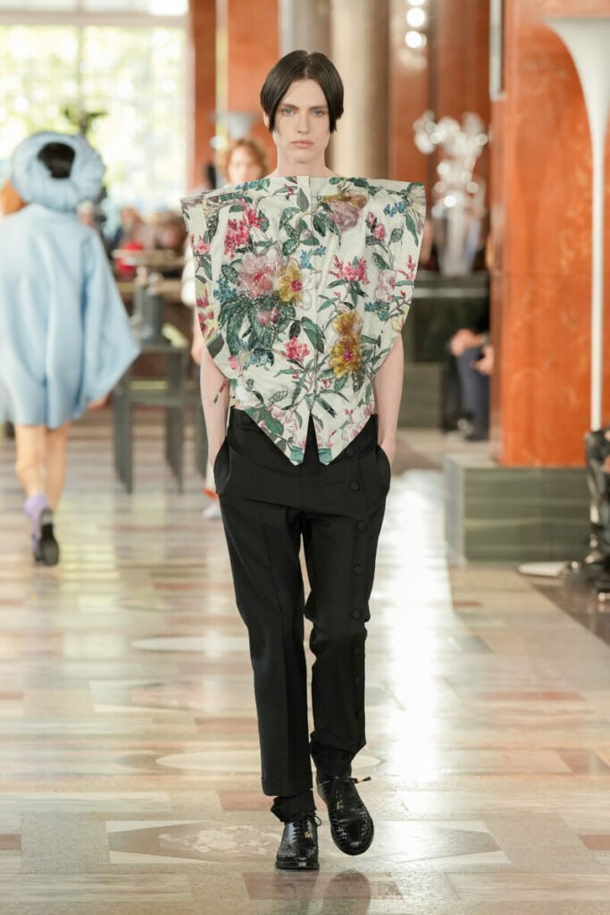 modne wzory, wiosna-lato, tropikalne kwiaty