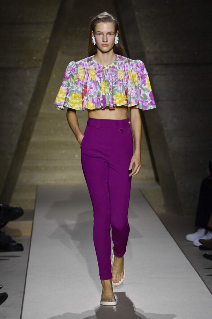 [Modne koszulki damskie 2026]: floral boho