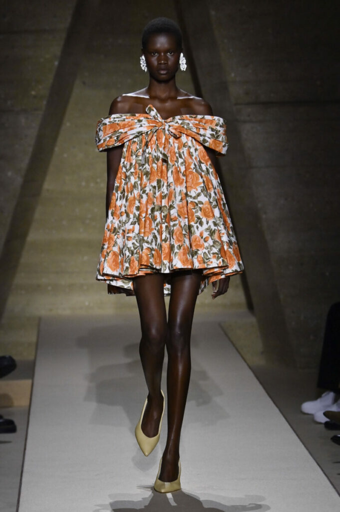 sukienki modne wiosna-lato 2026, mini sukienki