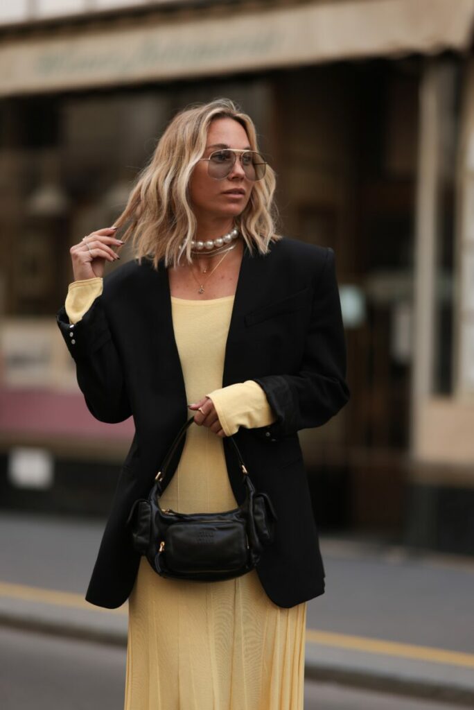 Karin Teigl w żółtej sukience na wesele