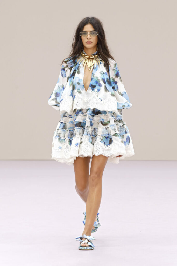 Płaskie buty na wesele: inspiracje z pokazów mody