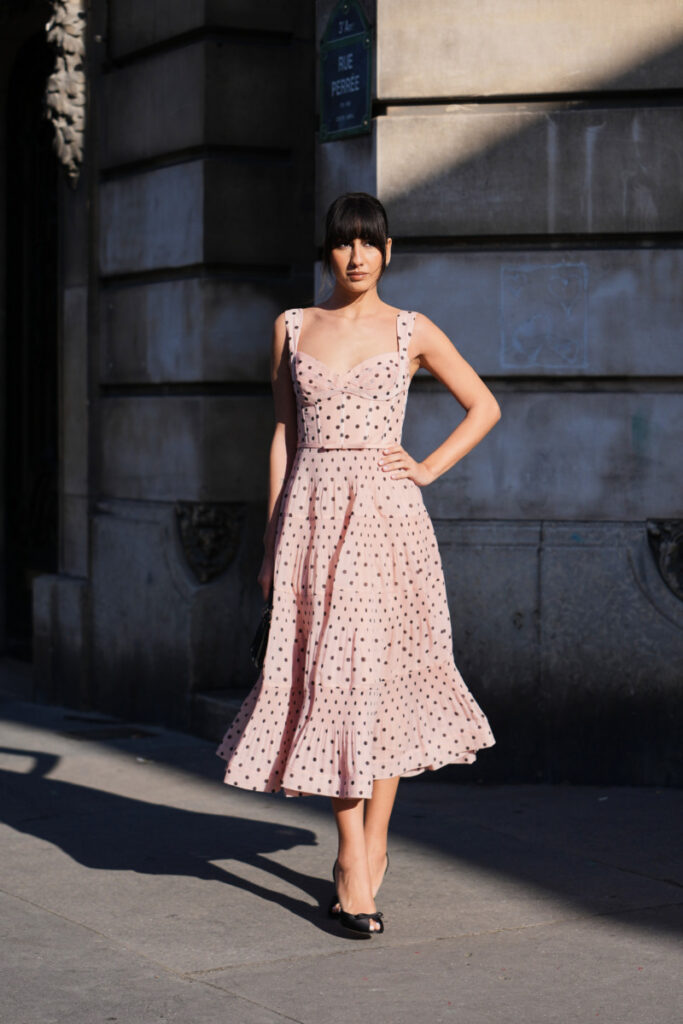 Lekkie z nutą retro: klapki na szpilce i peep toe
