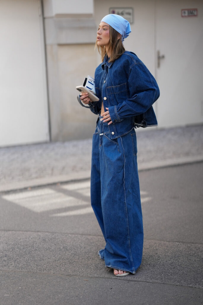 Modne jeansy 2026: wide leg